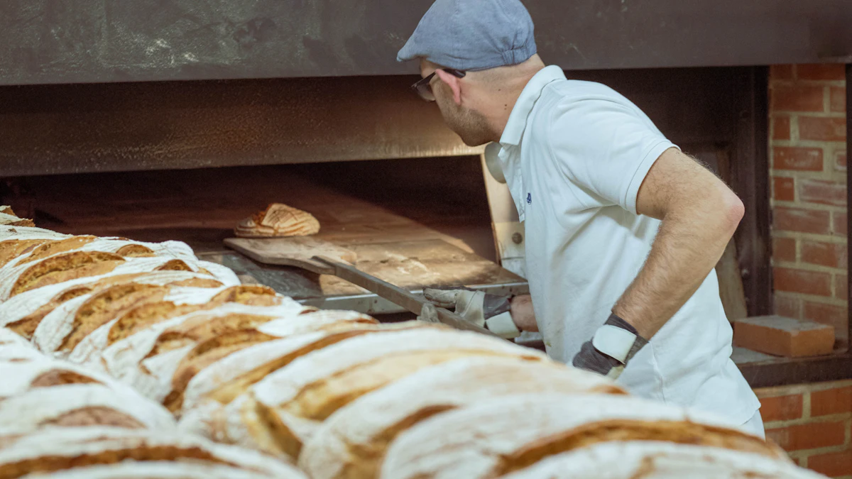 Artisan boulanger devant son four : le chef d’entreprise artisanale dépend du FAFCEA pour financer sa formation